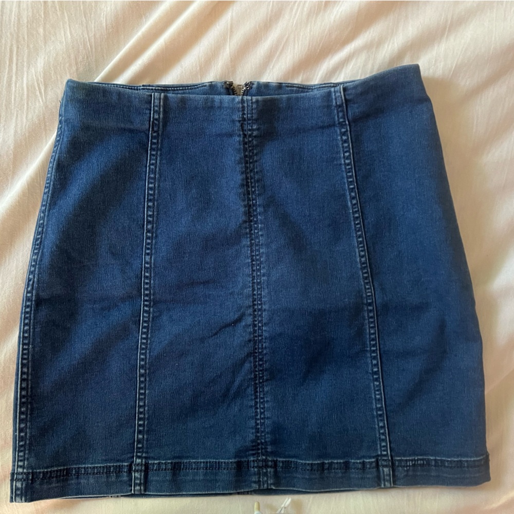 Free people mini skirt, size 12. Never worn!